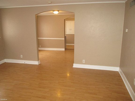 6. 728 S Broadview, Living Room (2)