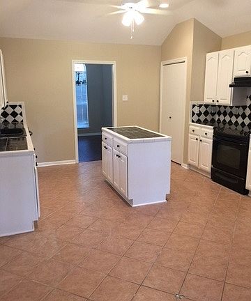 5th image of 3827 Summer Breeze Ln