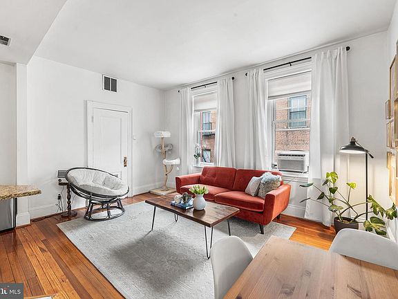 3rd image of 10 W Madison St Unit 31