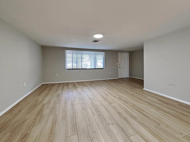 3 bed, 2.0 bath, 1345 sqft, $1,795 — Photo 4