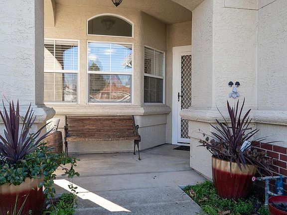 4th image of 109 Pascoe Ct