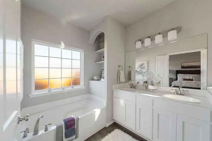 3 bed, 2.0 bath, 1760 sqft, $2,299 — Photo 2