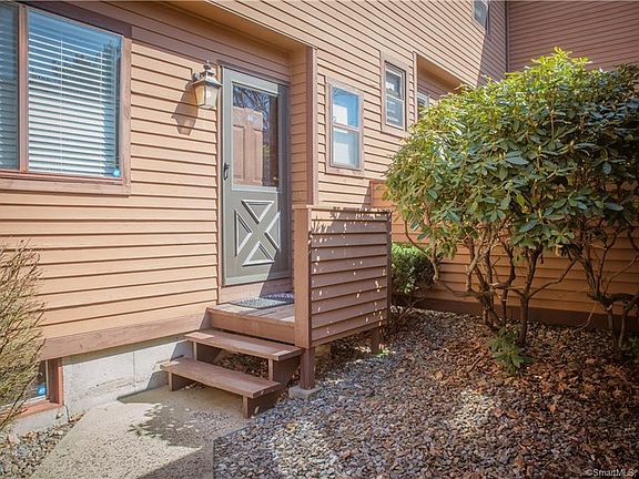 4th image of 104 Cedar Knolls Dr #104