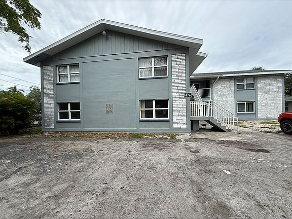 3rd image of 2325 Crawford St APT 7