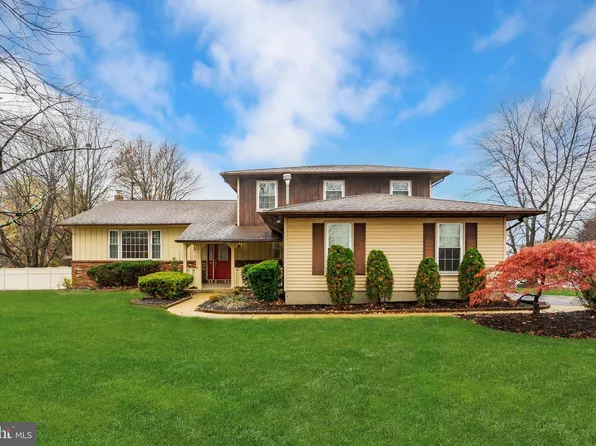 2 Michael McCorristin Rd, Hamilton, NJ 08690