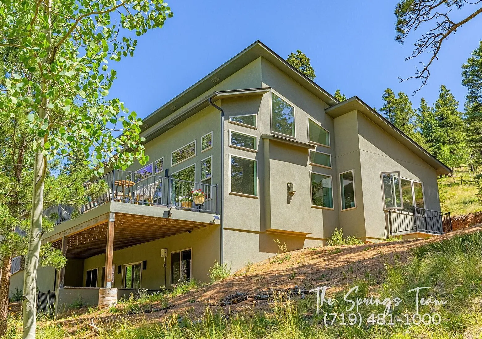 Stunning 4 BDRM Crystal Park Mountain Retreat — Photo 1