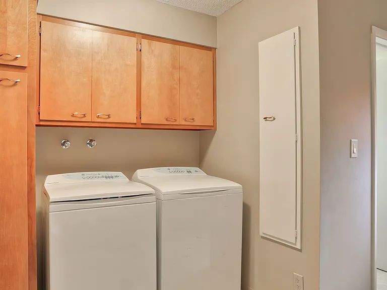 512 W Colorado Ave — Photo 8