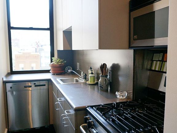 4th image of 157 E 72nd St APT 6H