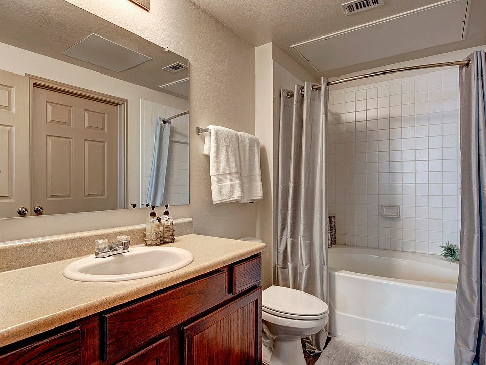 Aviare Arts Bathroom