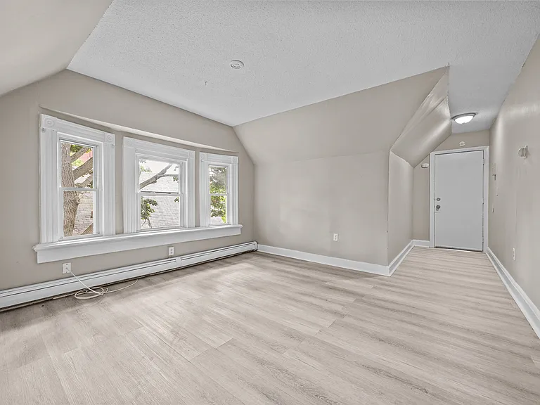 133 Davenport Ave #3B — Photo 2