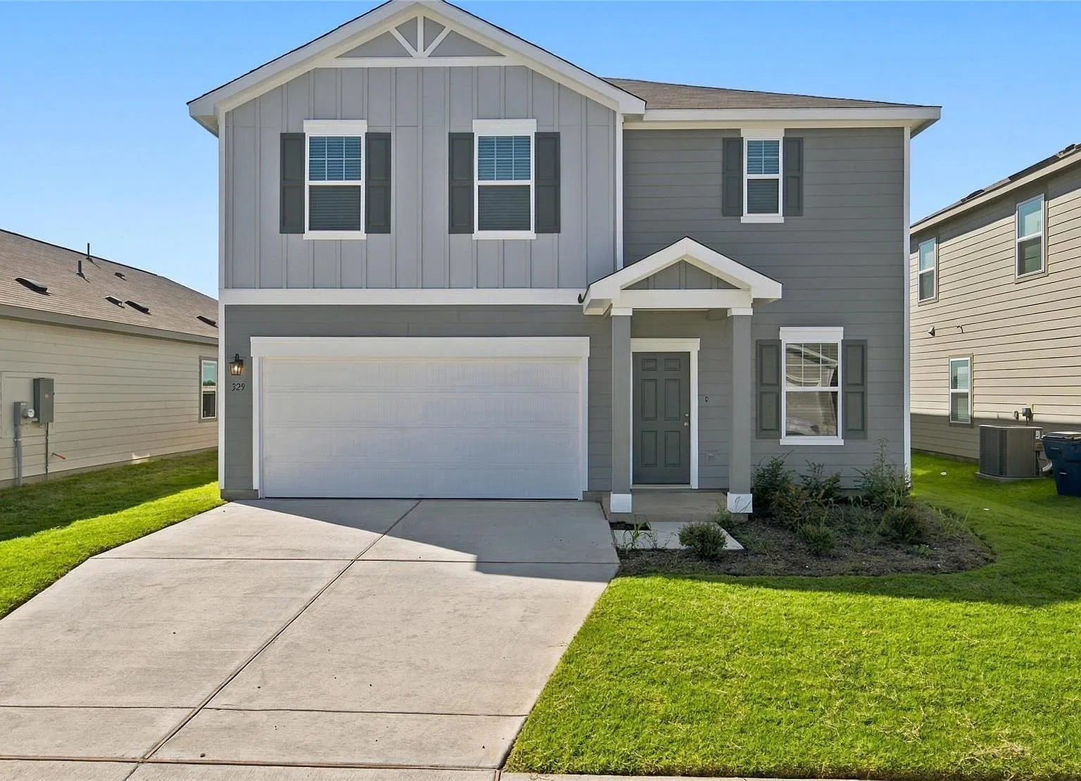 4 bed, 2.5 bath, 2338 sqft, $2,100 — Photo 1