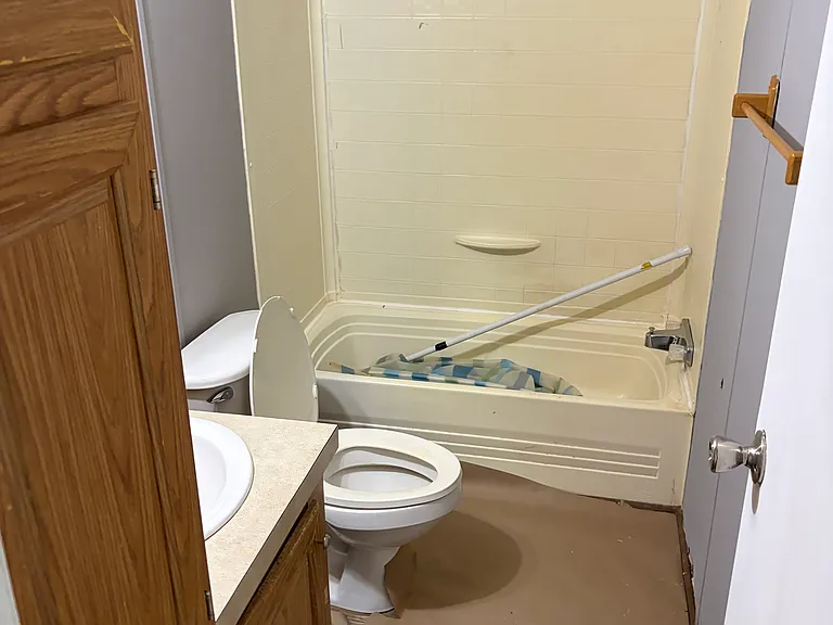 1200 S Birch St — Photo 4