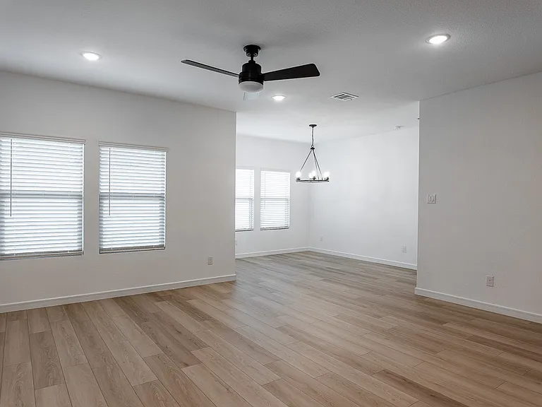 528 Brook View Dr — Photo 7