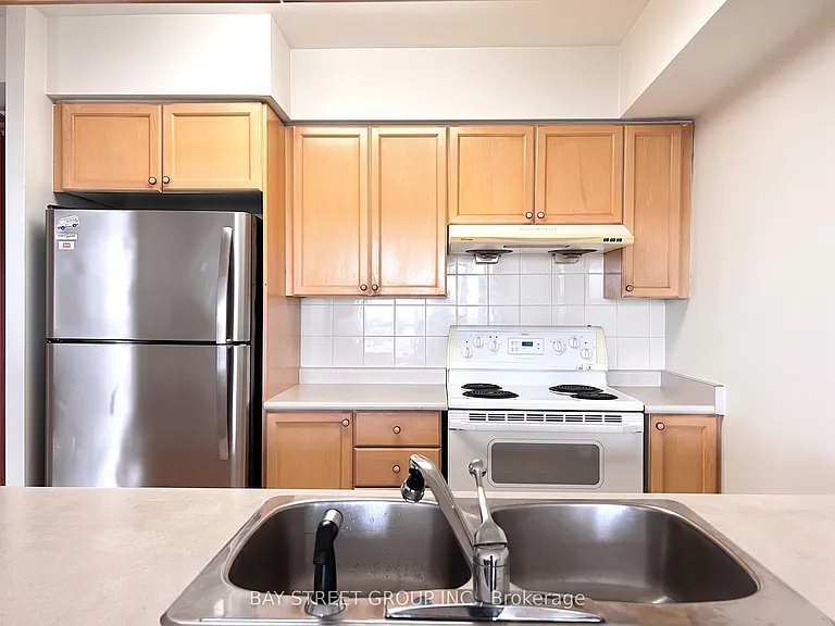 28 Empress Ave #1108 — Photo 5