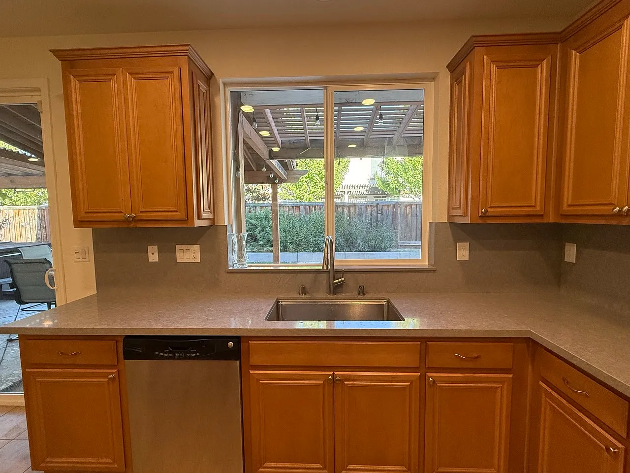 5 bed, 3431 sqft, $4,100 — Photo 4