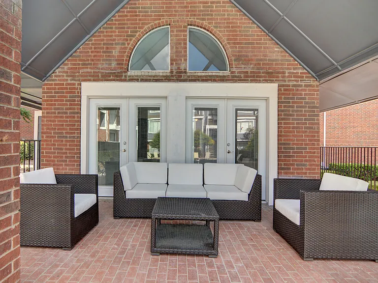 Trellis at Lake Highlands exterior sitting area