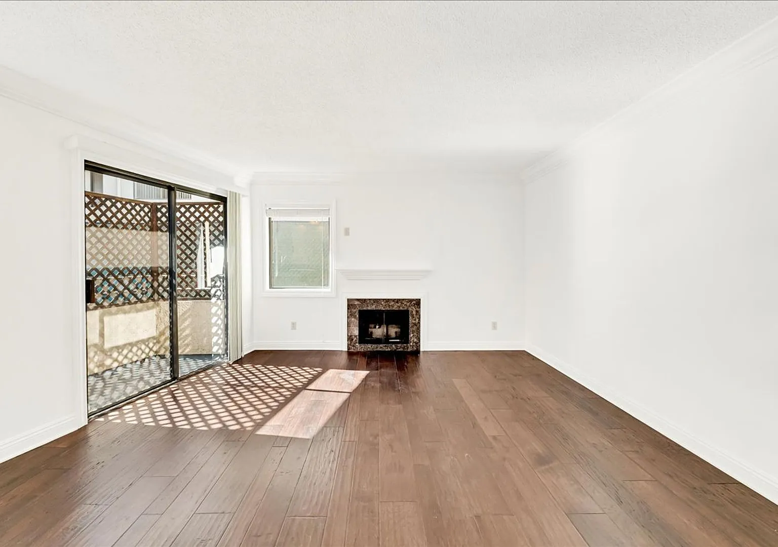Two Story Townhome Style Apartment In The Heart of Tarzana! — Photo 2