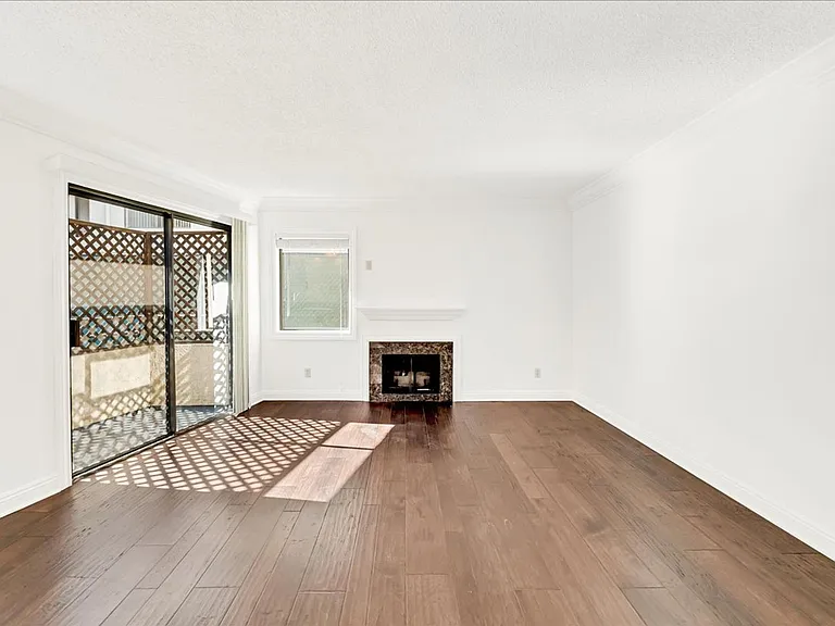 18620 Burbank Blvd #104 — Photo 2