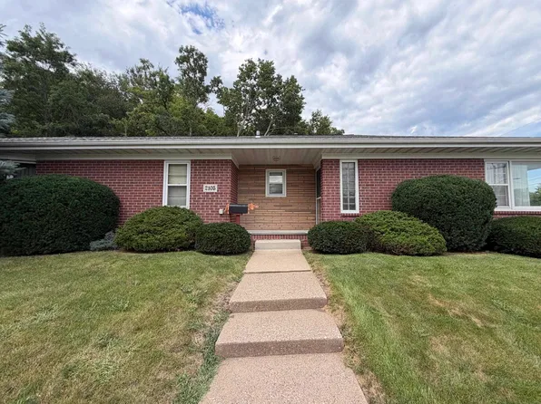 2105 Roosevelt St, Dubuque, IA 52001