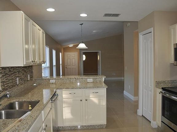 3rd image of 7812 Citrus Blossom Dr