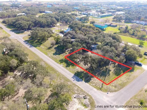 209 W 2nd St, Rockport, TX 78382