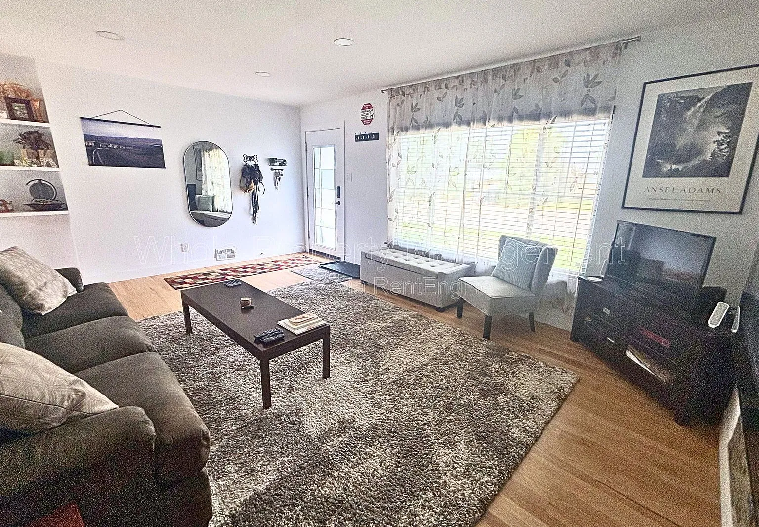 5 bed, 2.0 bath, 2288 sqft, $3,200 — Photo 4