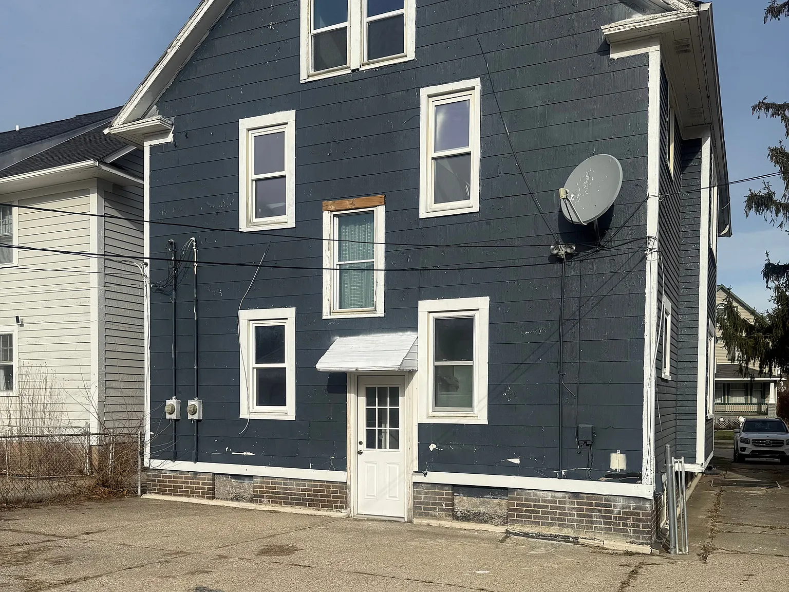 2 bed, 1.0 bath, 986 sqft, $1,200 — Photo 2