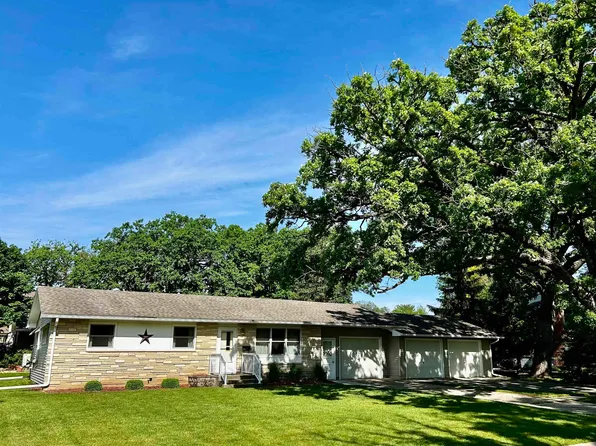 101 Western St, Decorah, IA 52101