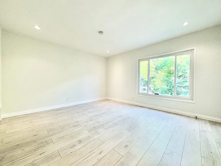 333 N. Oakhurst Dr. — Photo 15
