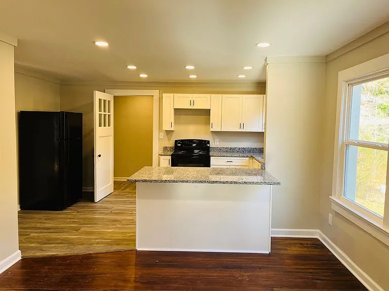 152 Fairview Dr — Photo 8