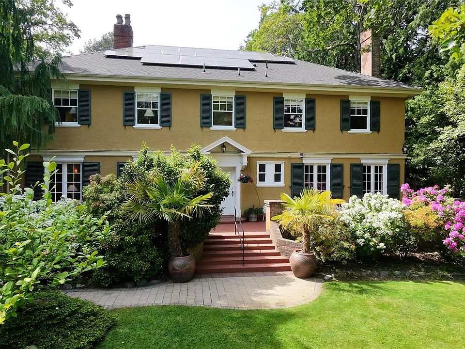 1st image of 990 Terrace Ave