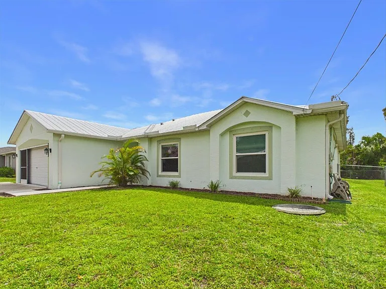 2265 SW Grosspoint St — Photo 23