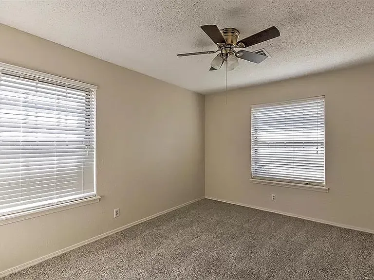 2604 W Hartford St — Photo 28
