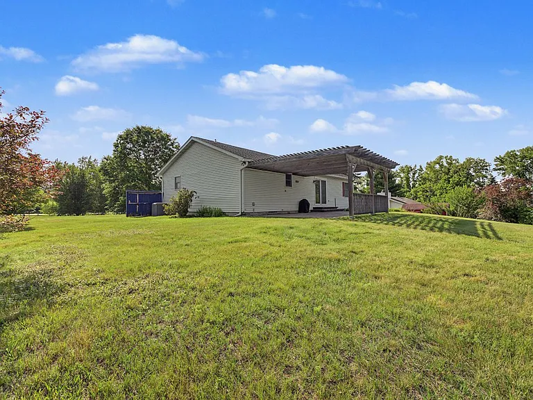 318 Cornwall Hill Rd — Photo 30