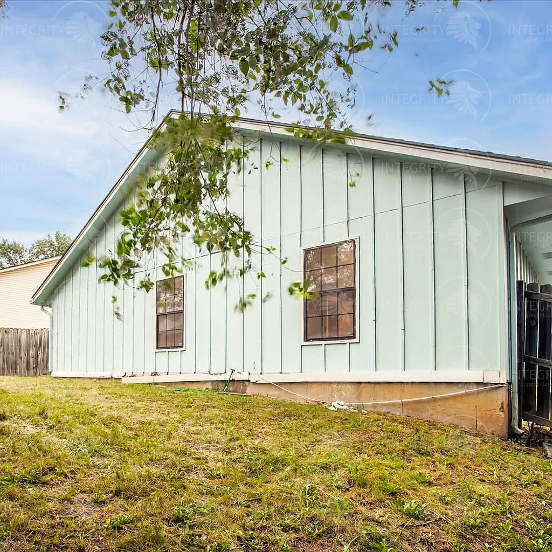 **Coming Soon Charming 3 Bedroom, 2 Bathroom Home For Lease** — Photo 4