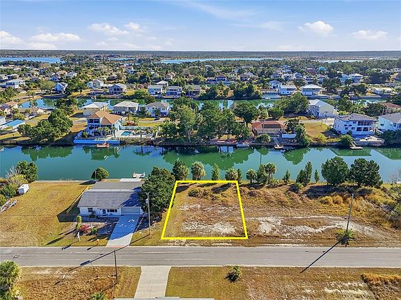 3rd image of 3318 Gardenia Dr #7