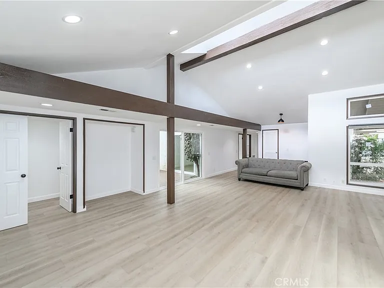 5016 Paseo De Vega — Photo 6