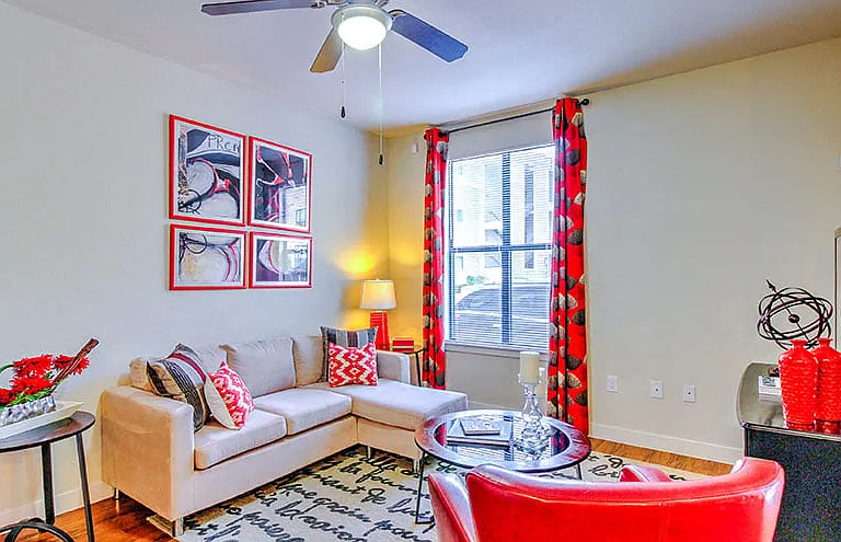 Connection at Buffalo Pointe Apartments — Photo 10
