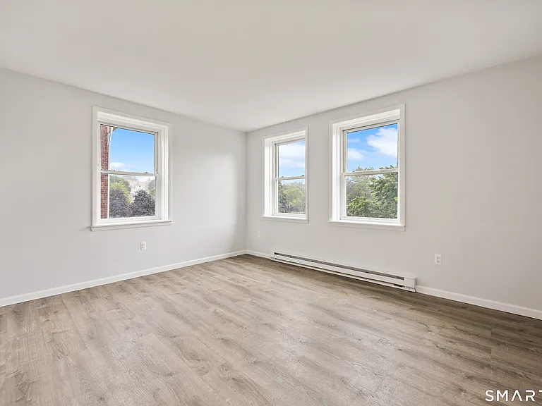 60 Center St #10 — Photo 9