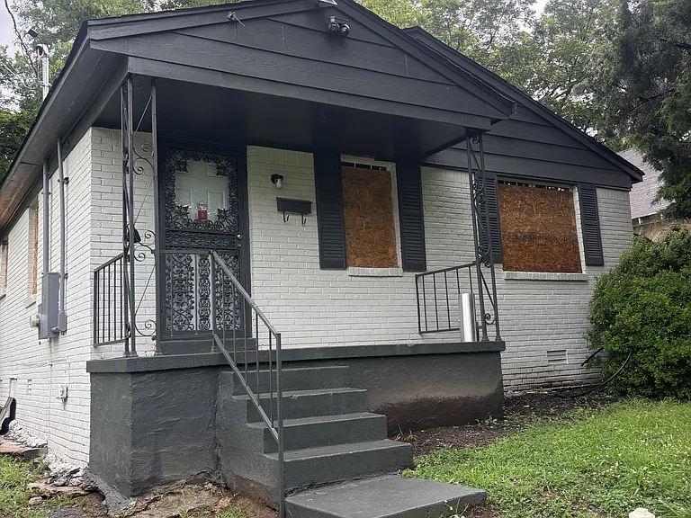1889 Marjorie St — Photo 2