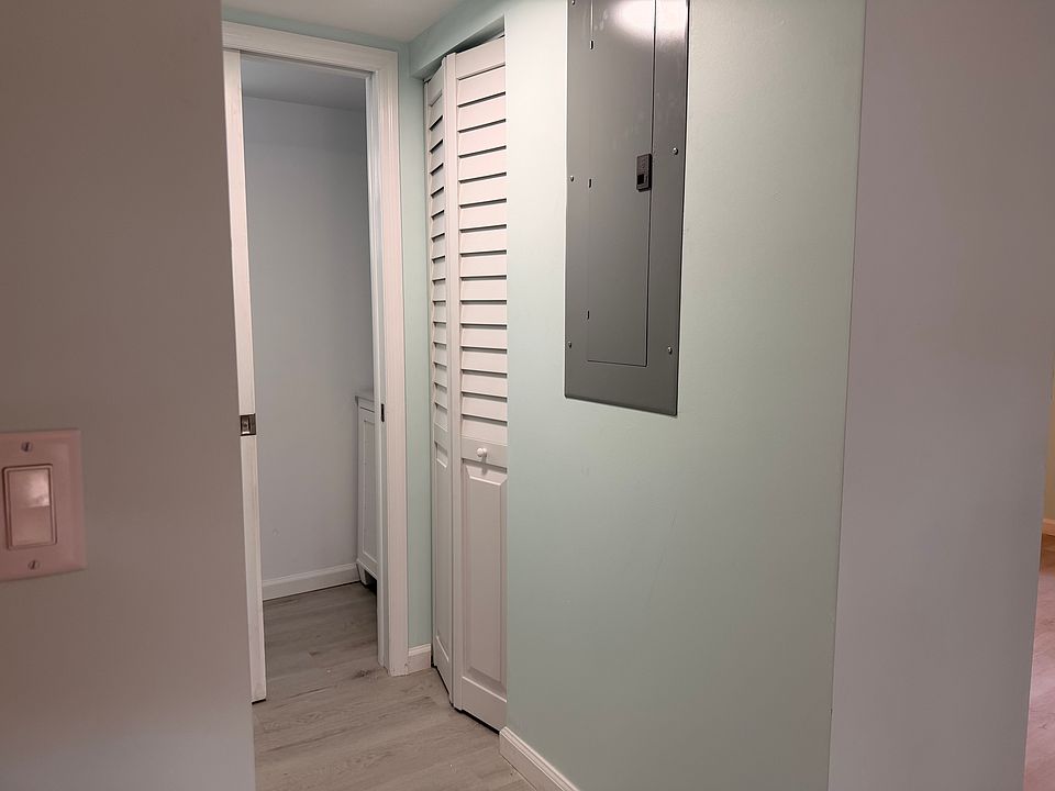 1st image of 118 Sherwood Cir APT 8B