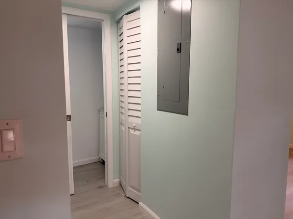 118 Sherwood Cir APT 8B, Jupiter, FL 33458
