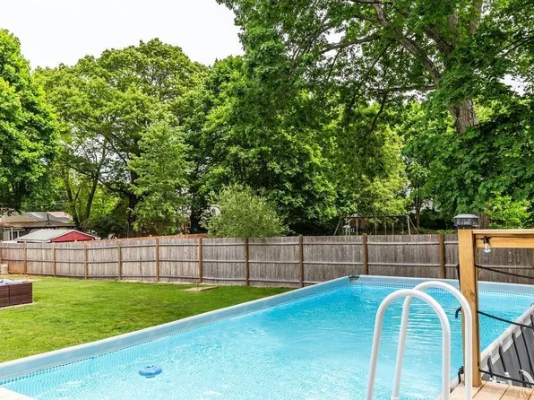 185 Riverview St, Brockton, MA 02302