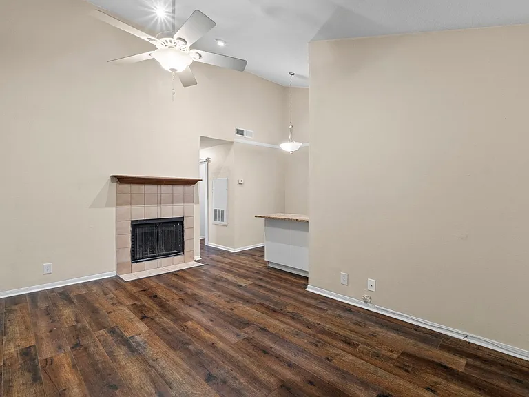 203 E 31st St #311 — Photo 9