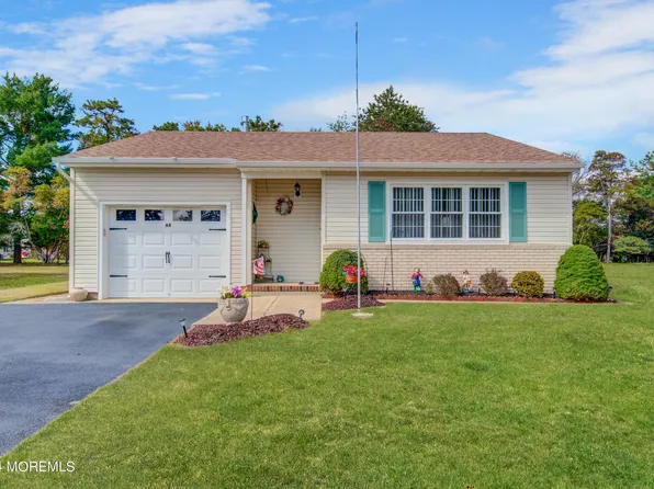 68 Brakenbury Drive, Toms River, NJ 08757