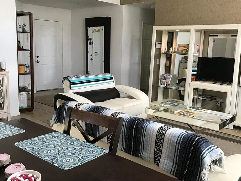 Avenida Ladera — Photo 11
