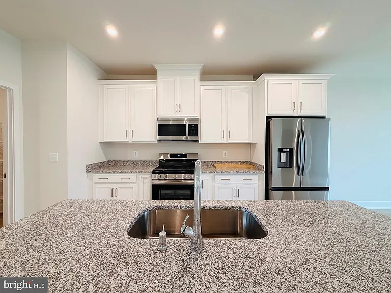 131 Sapphire St — Photo 25