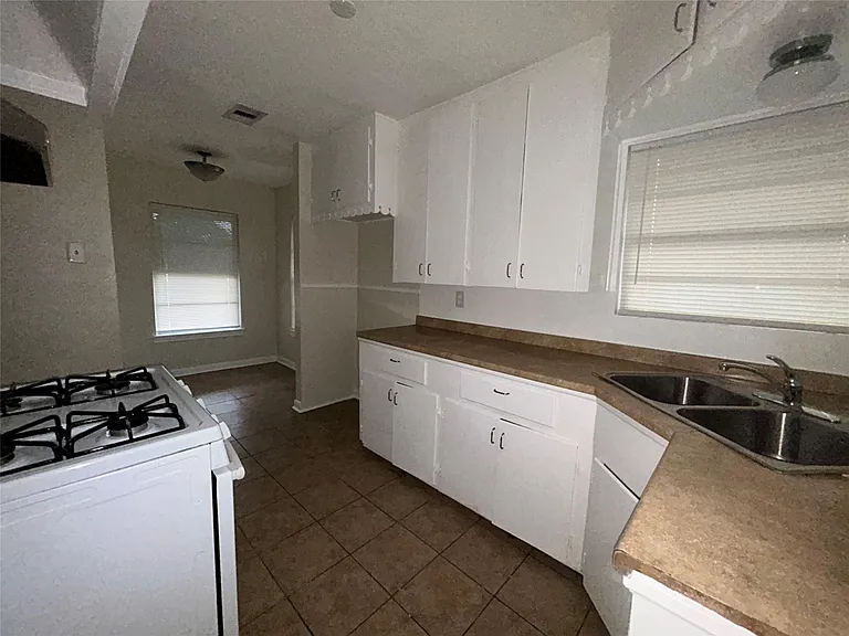 7655 El Rancho St — Photo 3