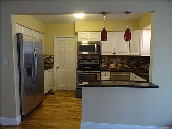 4th image of 4760 NE 3rd Ave