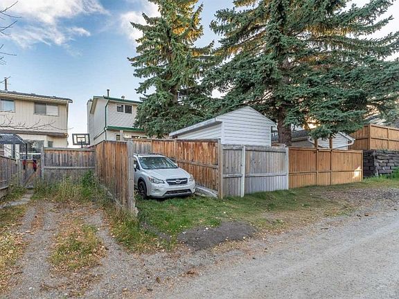 3rd image of 77 S Strathcona Cres SW